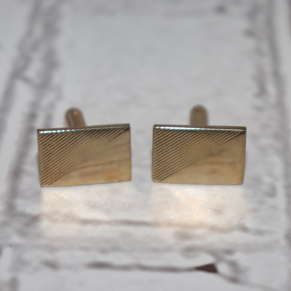 Vintage gold men's cuff links .75" wide